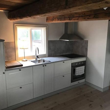 Nyrenoverad Stuga Naera Naturen Linköping Buitenkant foto
